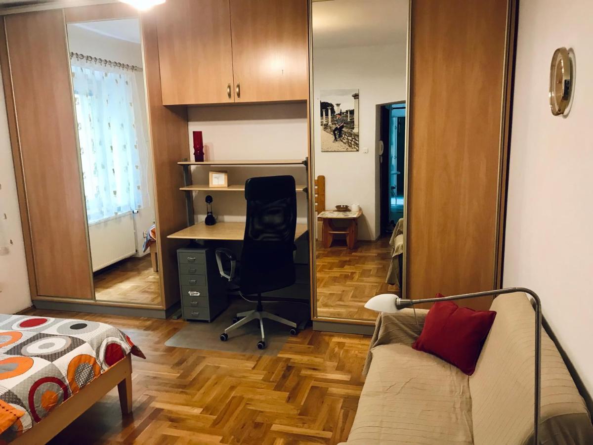 Appartamento Sunny Apartment. 5 Minutes Walk From Main Sqare. *