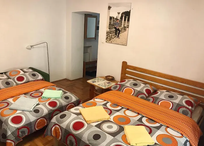 Sunny Apartment. 5 Minutes Walk From Main Sqare.