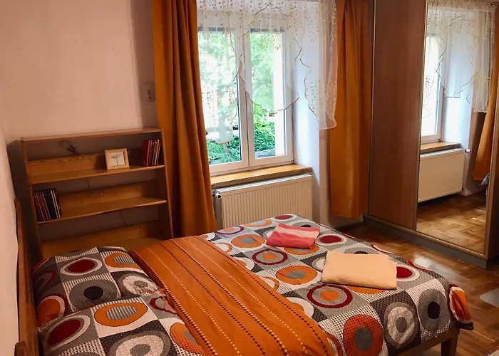 Sunny Apartment. 5 Minutes Walk From Main Sqare.