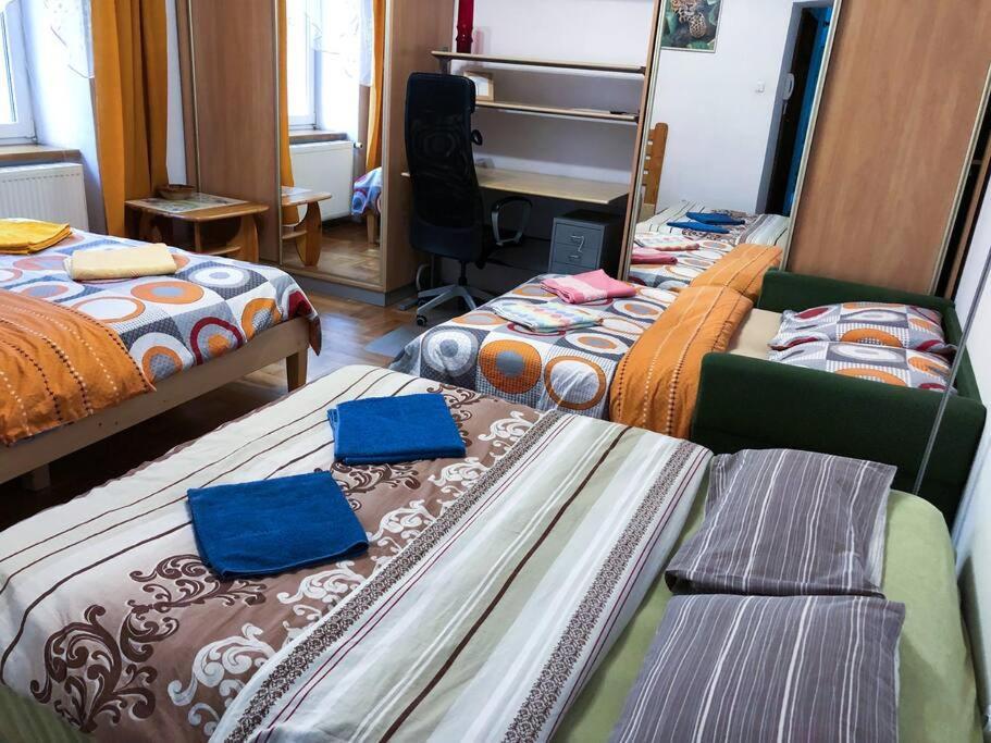 Leilighet Sunny Apartment. 5 Minutes Walk From Main Sqare. *