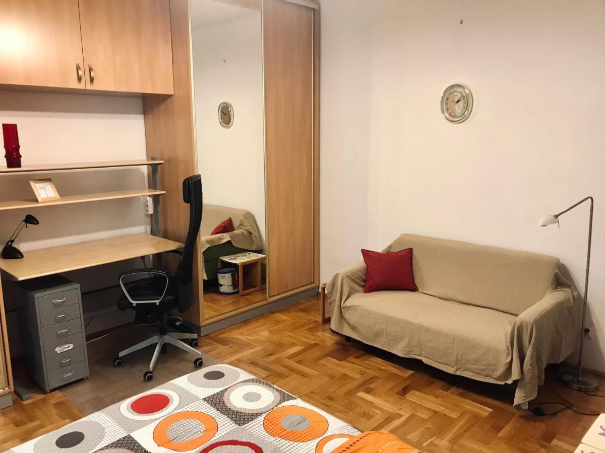 Leilighet Sunny Apartment. 5 Minutes Walk From Main Sqare.