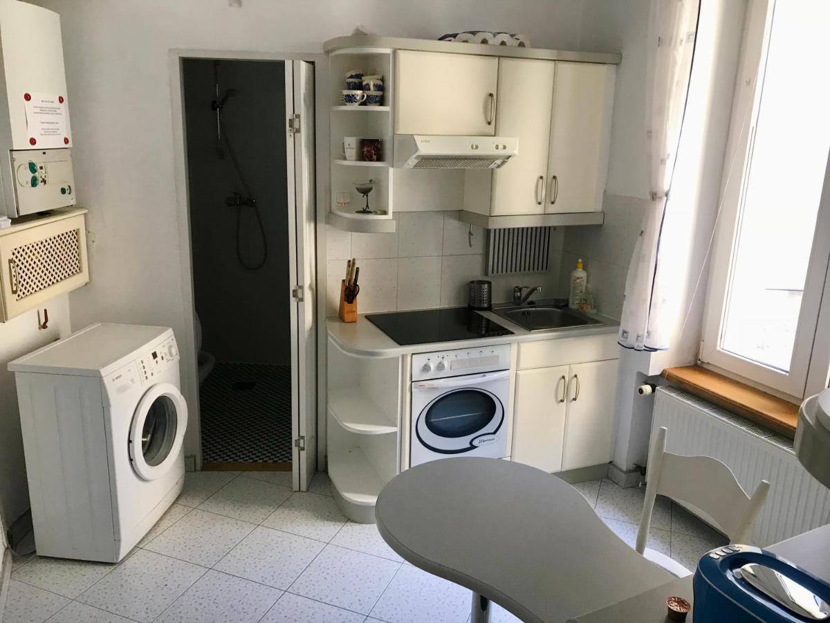 Sunny Apartment. 5 Minutes Walk From Main Sqare.